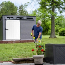 Abri De Jardin Polyéthylène 25mm Gris Foncé 7,30m² Modern + Plancher - SUNCAST -Boutique De Jardin abri de jardin polyethylene 25mm gris fonce 730m modern plancher suncast 2