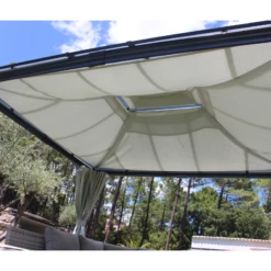 Pergola Autoportante 300x360cm En Aluminium Avec Rideaux Latéraux Et Toile De Toit - OPALE - Couleurs Du Monde -Boutique De Jardin pergola autoportante 300x360cm en aluminium avec rideaux lateraux et toile de toit opale couleurs du monde 3