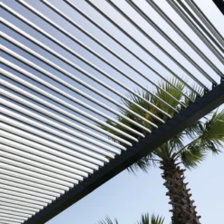 Pergola Bioclimatique Autoportante 300x300cm En Aluminium - Gris - Maia - Couleurs Du Monde -Boutique De Jardin pergola bioclimatique autoportante 300x300cm en aluminium gris maia couleurs du monde 2