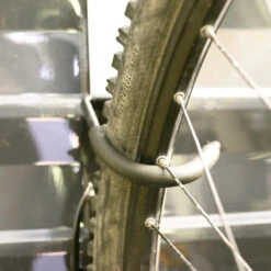 Porte-vélo Vertical Pour Les Abris Yukon, Skylight Et Rubicon – Canopia -Boutique De Jardin porte velo vertical pour les abris yukon skylight et rubicon canopia 3