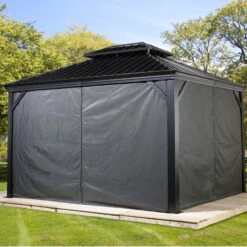 Rideaux Occultants En Polyester Gris Pour Pergolas Messina Et Mykonos 10x12 - SOJAG 11 Rideaux Occultants En Polyester Gris Pour Pergolas Messina Et Mykonos 10x12 - SOJAG -Boutique De Jardin rideaux occultants en polyester gris pour pergola messina 10x12 sojag 1 4